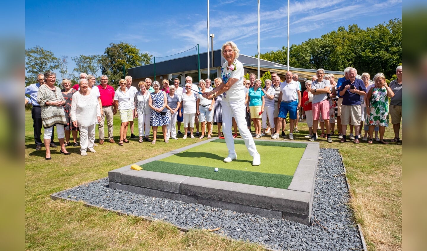 Susan Hosang vierde haar honderdste verjaardag bij golfclub 't Jagerspaadje. 