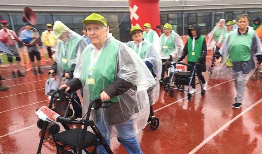 Regen kon de rollatorlopers van De Rustmaat niet deren.