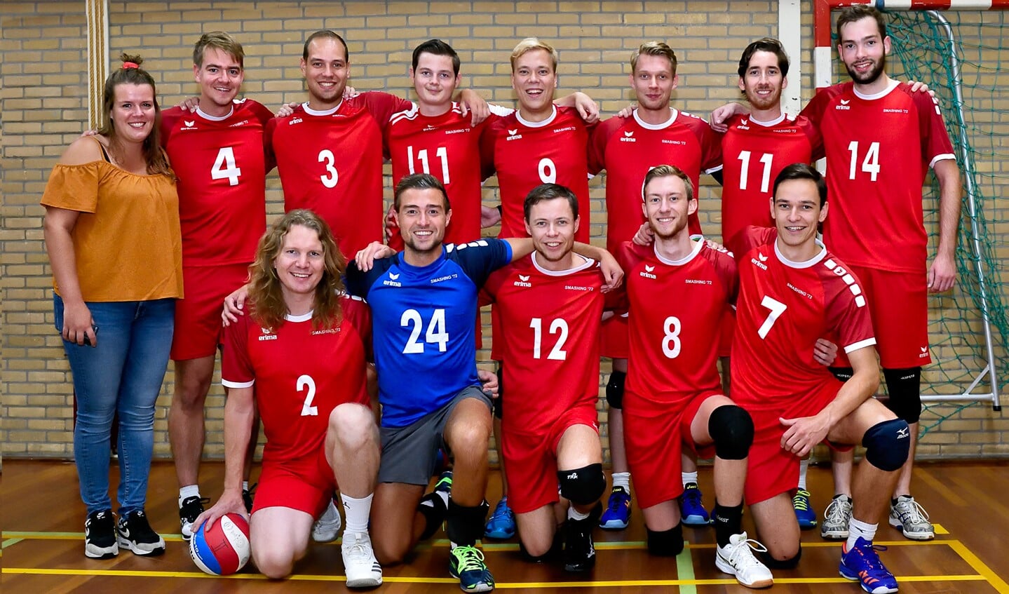 Het team van heren 1 van Smashing '72.