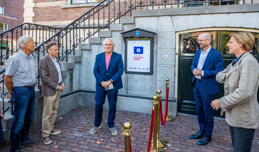Burgemeester Pieter Broertjes nam het woord voordat hij het kantoor officieel opende.