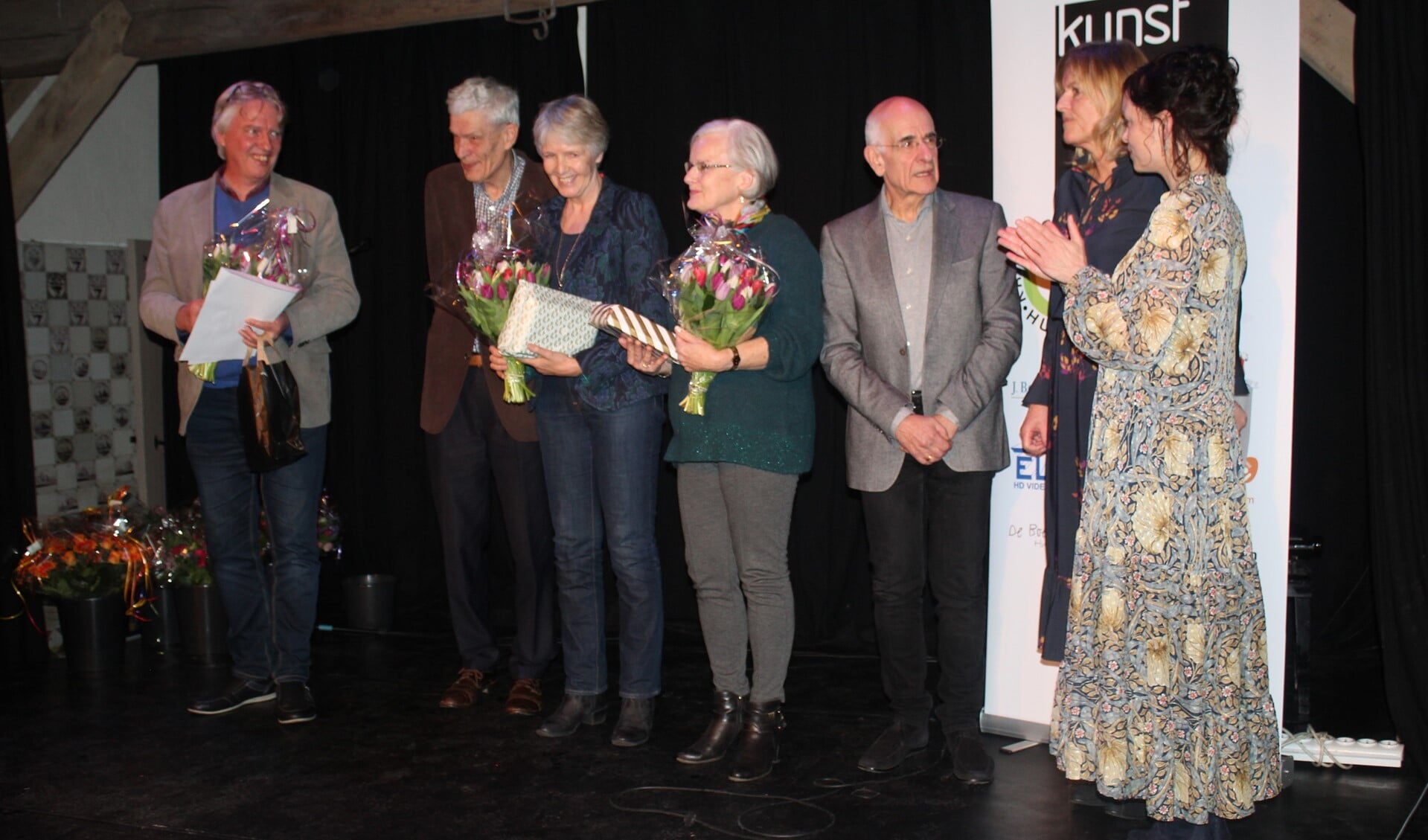 Links de prijswinnaar en in het midden naast Frits Spits Dini Hauptmeijer-Greiving, die de derde prijs won.