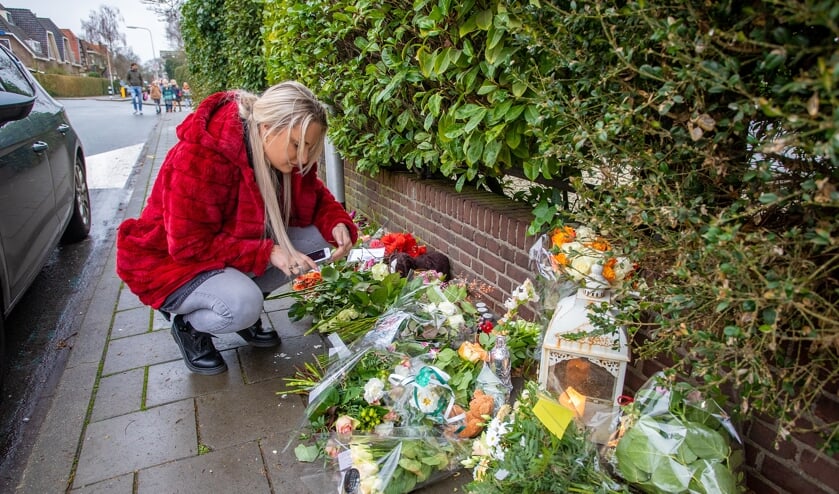 Bloemen op de plek van het ongeluk.