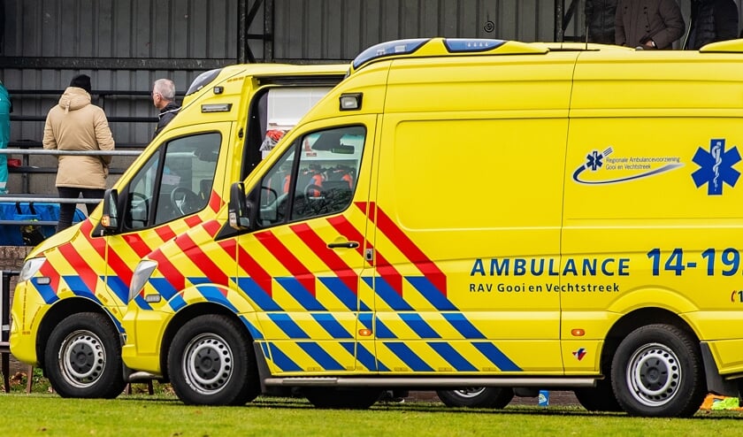 De ambulance bracht de man nog naar het ziekenhuis.