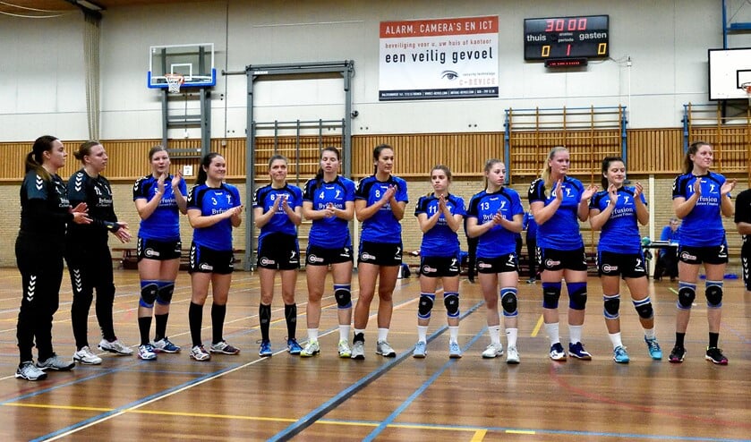 rijtje speelsters SV Zeeburg,