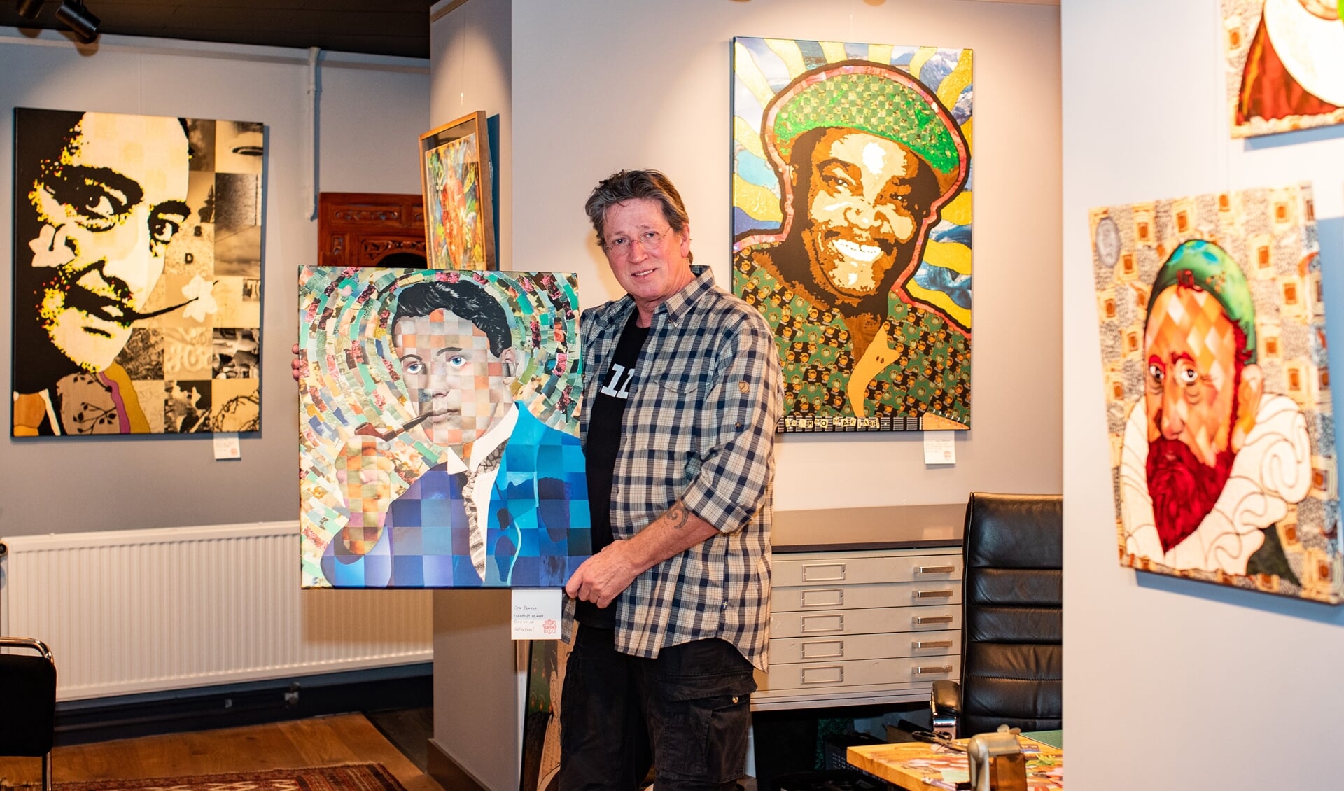 Peter Samsom met in zijn handen het werk met daarop zijn opa en Franco Luambo Makiadi op de achtergrond. Rechts: Jan Pieterszoon Sweelinck.