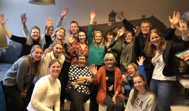 Team De Binckhorst- St. Jan samen met scholieren van het Alberdingk Thijm College.