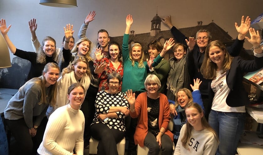 Team De Binckhorst- St. Jan samen met scholieren van het Alberdingk Thijm College.