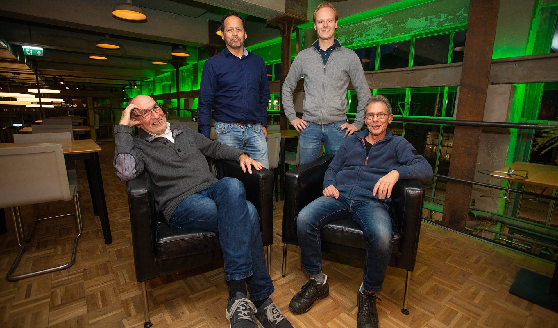 Van links naar rechts het bestuur van HuizenDuurzaam: Gerrit van Oorschot, Greg van Eyk, Stefan de Groot en Nico Voskamp