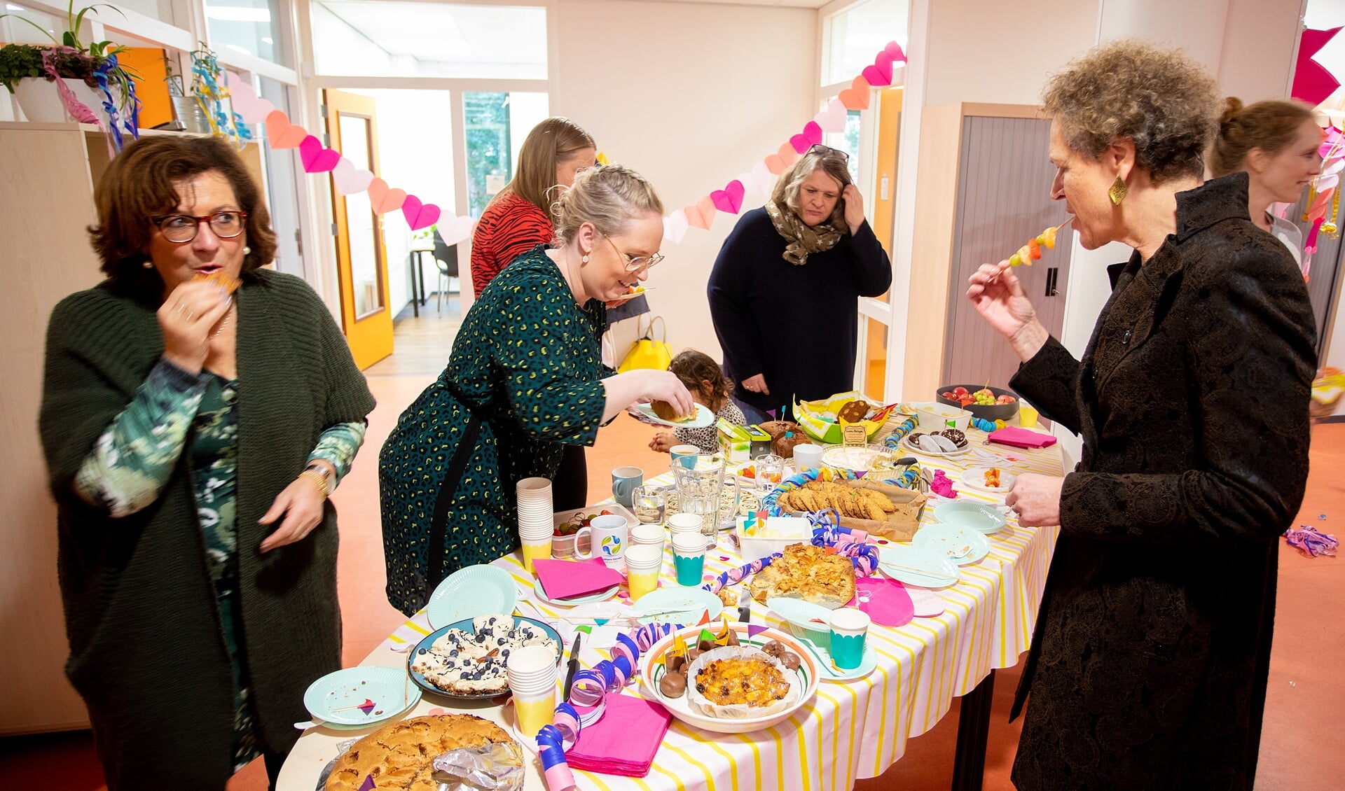 Smullen van taarten die ouders zelf hebben gebakken.