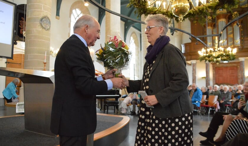 Agnes Bruin werd getrakteerd op bloemen en veel cadeau's.