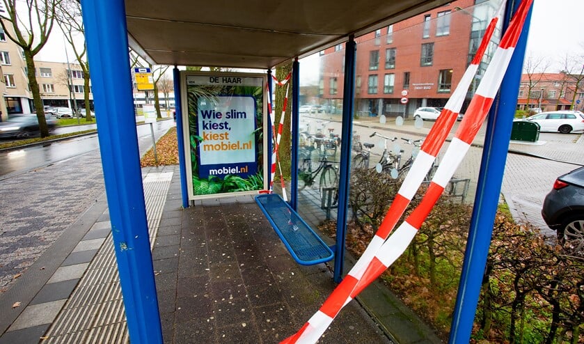 Een van de bushokjes die in de oudejaarsnacht werd vernield.