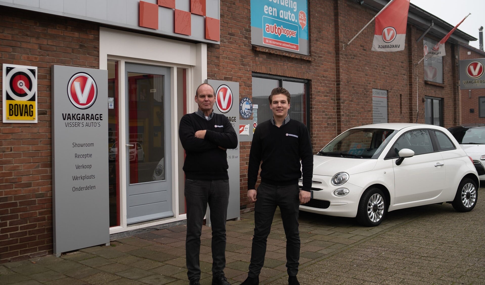 Gert Jan en Gido Visser van Vakgarage Visser's Auto's.