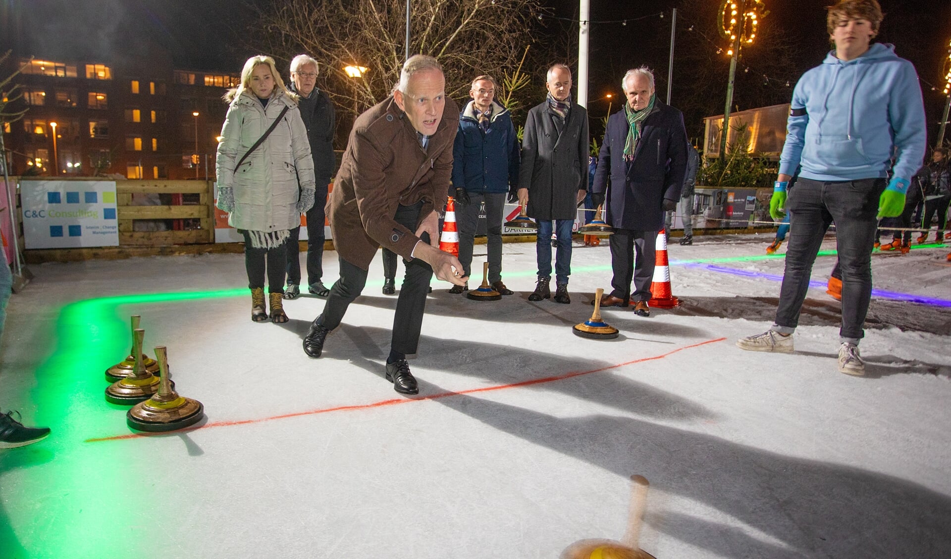 Ook de burgemeester speelde eerder deze week een potje Curling.