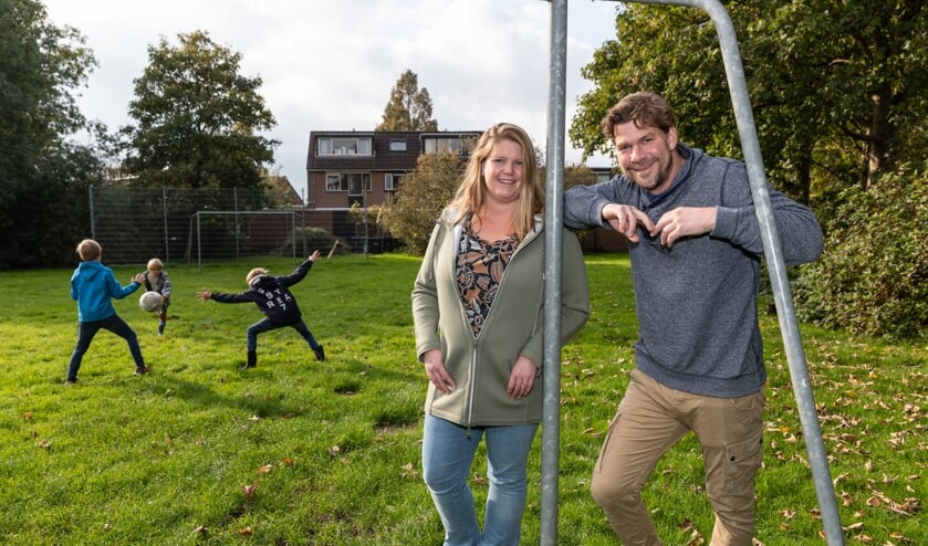 <p>Helen en Andries van Heiningen bieden al ruim vier jaar een veilig thuis aan Wesley.</p>
