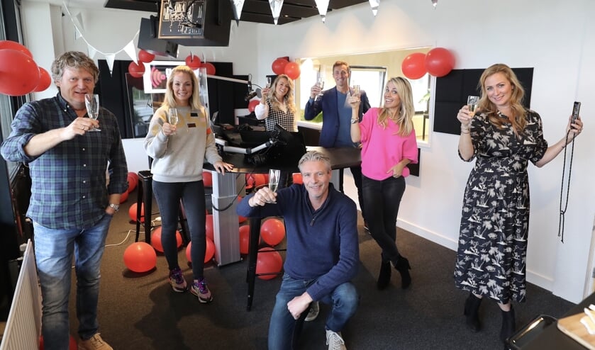 De feestelijke openingsuitzending van GoodLIFE Radio, opgericht door Lars Schotanus uit Naarden.