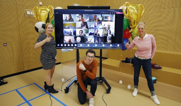<p>Sportformateur Marieke Pol, rechts op de foto, heeft de afgelopen maanden gewerkt aan het sportakkoord.</p>