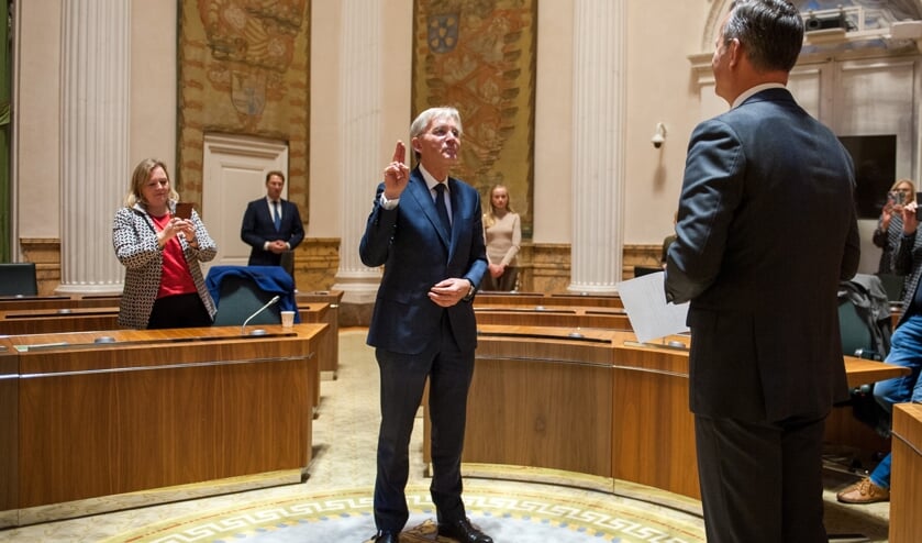 <p>Gerhard van den Top werd door de Commissaris van de Koning in het Provinciehuis van Noord-Holland opnieuw beëdigd.</p>