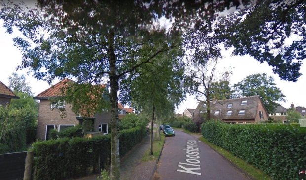 <p>Op de Kloosterweg heeft een bestuurder een fietser over het hoofd gezien. Die is nu op zoek naar getuigen.</p>