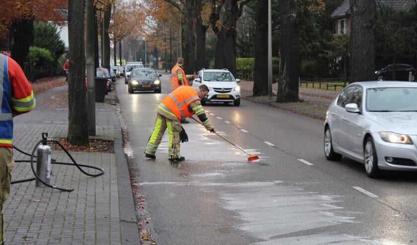 <p>De brandweer heeft de weg schoongemaakt.</p>