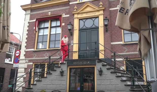 <p>Sinterklaas is wel op een hele bijzondere manier in Laren aangekomen dit jaar.</p>