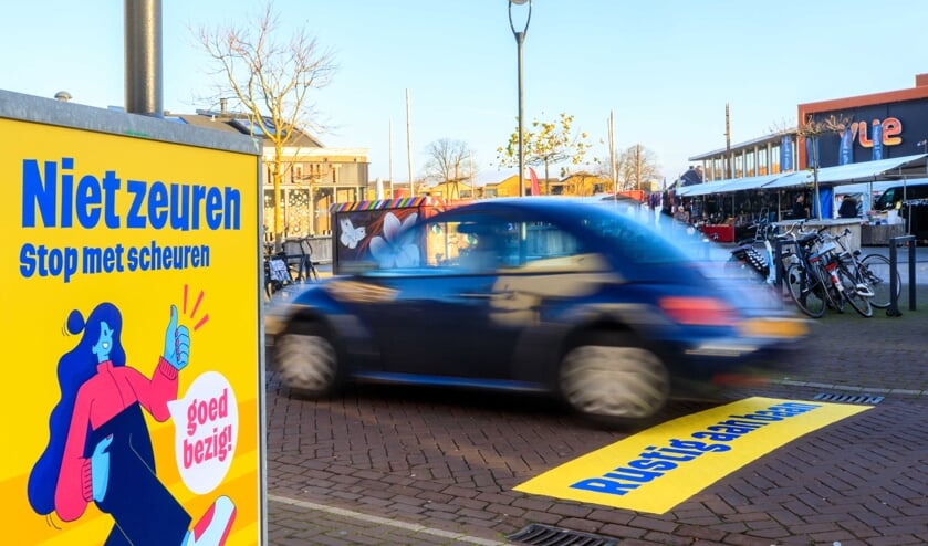 <p>Woensdag werden de stickers op de wegen geplaatst. </p>