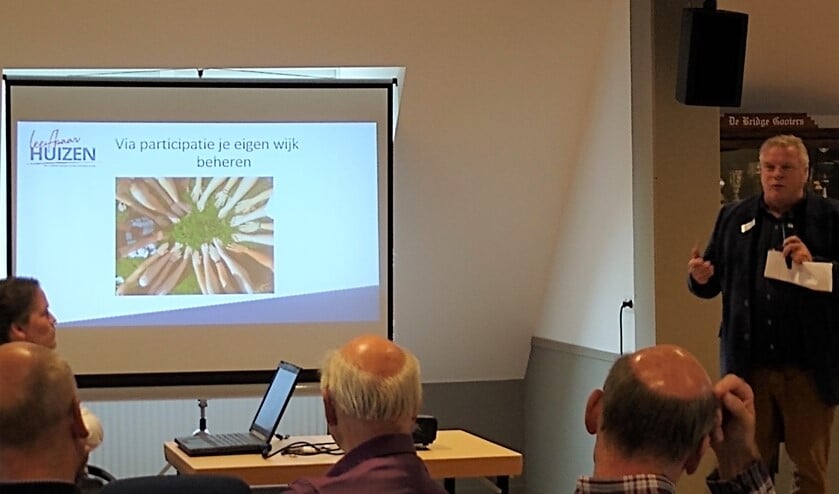 <p>Rik de Bruijn van Leefbaar Huizen gaf in 2019 een presentatie op de avond in Blaricum.</p>