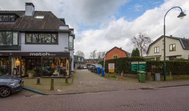 <p>Rechts de locatie waar het om gaat: Torenlaan 1.</p>