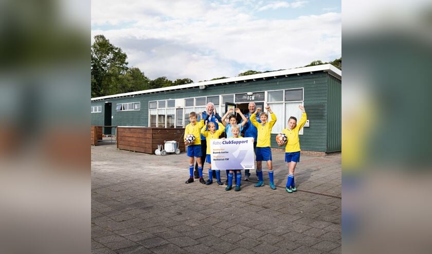 <p>Atletiekvereniging Zuidwal uit Huizen gebruikt de steun voor het vervangen van bestaande lampen door ledverlichting en het plaatsen van zestig zonnepanelen.</p>