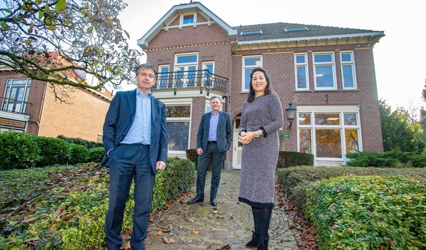 <p>Advocaten Ernst-Paul Pandelitschka (links), Seerp Gratama en Ragnild Meulenberg.</p>