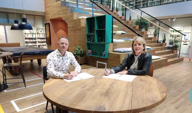<p>Bianca Zoeteman, directeur schoonmaakbedrijf Zoeteman, en Robert-Jan Vos creëren nieuwe kansen voor mensen met een afstand tot de maatschappij.</p>