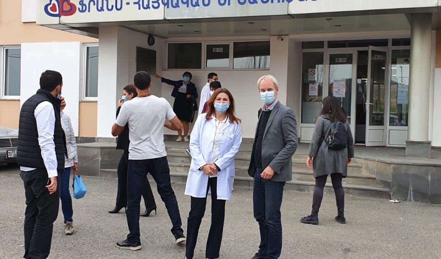 Bezoek aan hartziekenhuis in Goris waar nu ook oorlogsslachtoffers worden behandeld.