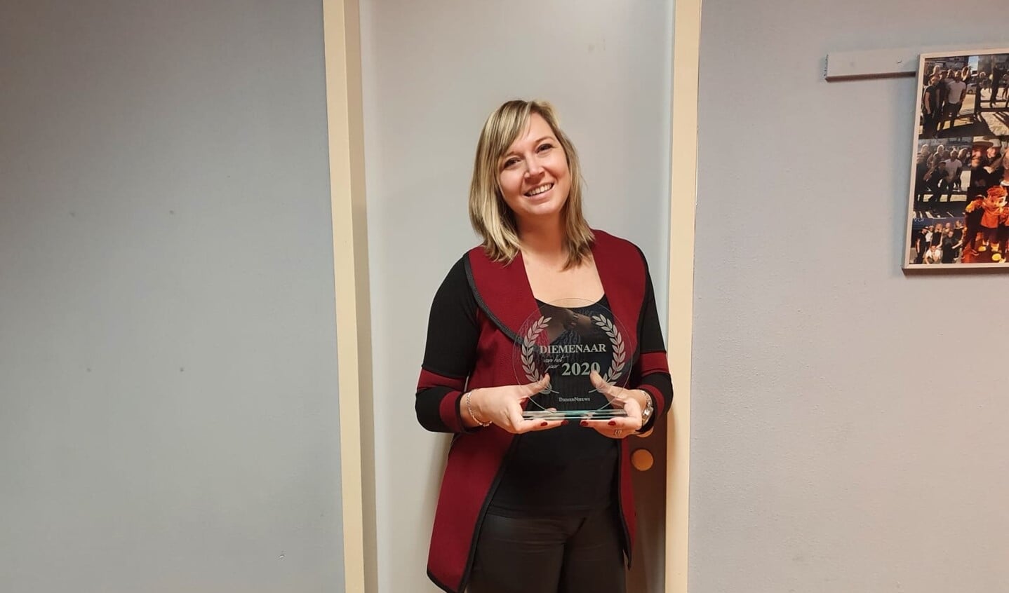 Dionne Tool met de award.