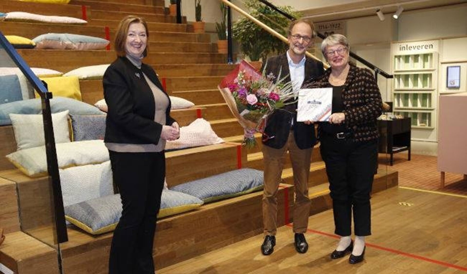 Ruud van ‘t Pad Bosch werd, samen met zijn vrouw Toontje, gefeliciteerd door wethouder Wilma de Boer.