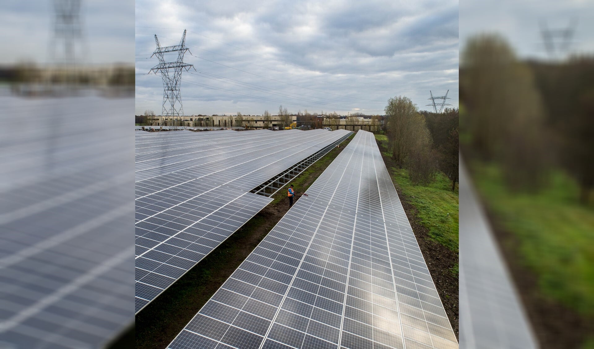 Zonnepark De Boomgaard in ’s-Graveland is recent gerealiseerd door Solarfields, exploitant van zonneparken, en Dunnenbel, de ontwikkelaar van bedrijventerrein De Boomgaard. 