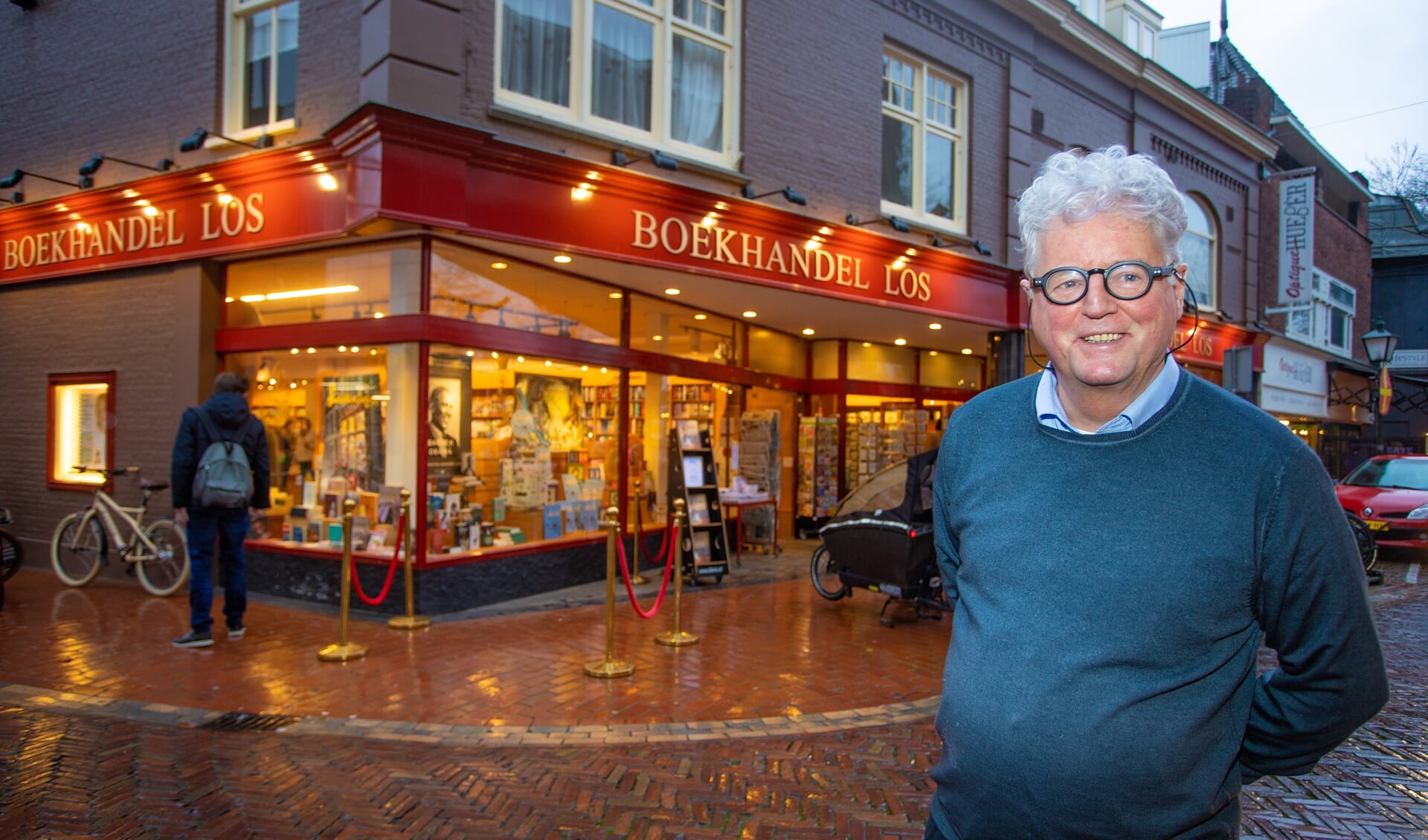 Cor Wiersma is trots op zijn winkel: Boekhandel LOS.