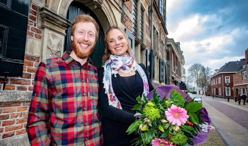 Dennis en Marianne werden op het Stadhuis in Naarden gehuldigd.