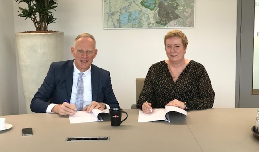 Burgemeester Han ter Heegde en mevrouw Karin Krijnen van MMA.