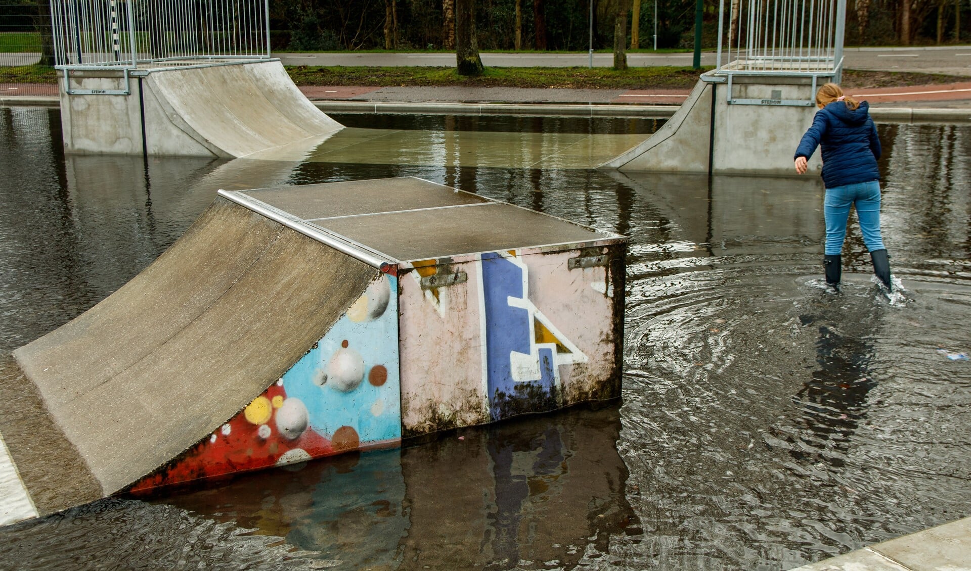 Niet normaal hoeveel water er steeds op de skatebaan staat.