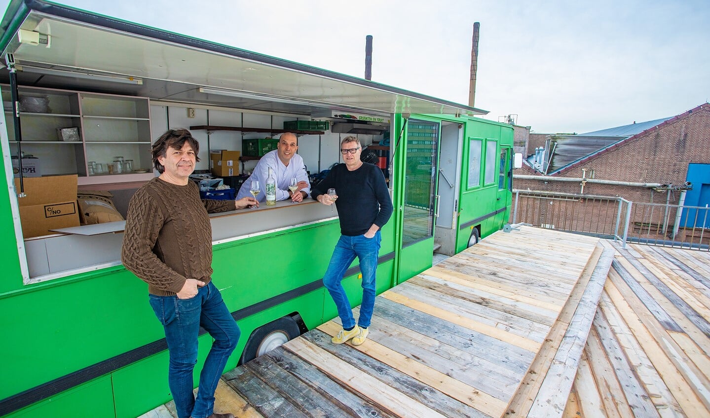 Peter Kos, Tarek Zaouia en Pieter Hogenbirk, de mannen van De Krachtcentrale, op het nieuwe dakterras.