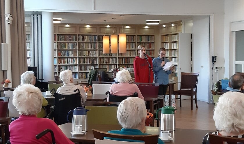 De leerlingen van het Erfgooiers College in de grote zaal van Voor Anker.