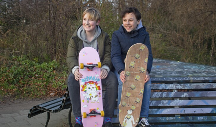 Thomas de Graaf (links) en Max Verdoes kunnen niet wachten op ene skatepark in Muiden.