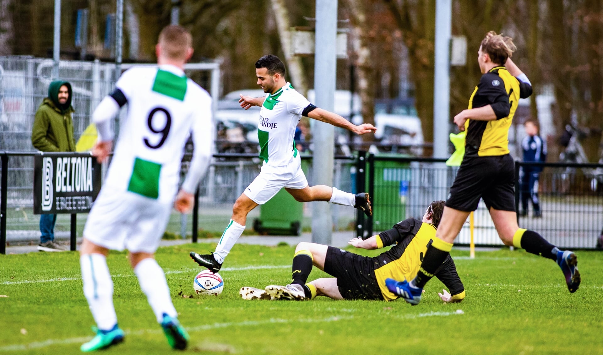 Na 56 jaar troffen 't Gooi en FC Hilversum elkaar weer. Het werd een memorabel duel.