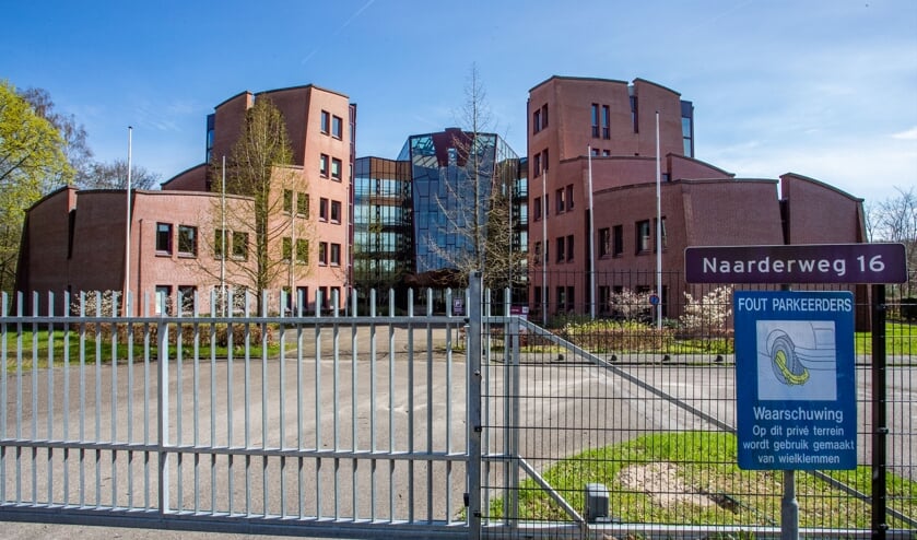 In de Naarderweg 16 is plek voor maximaal 110 kamers.