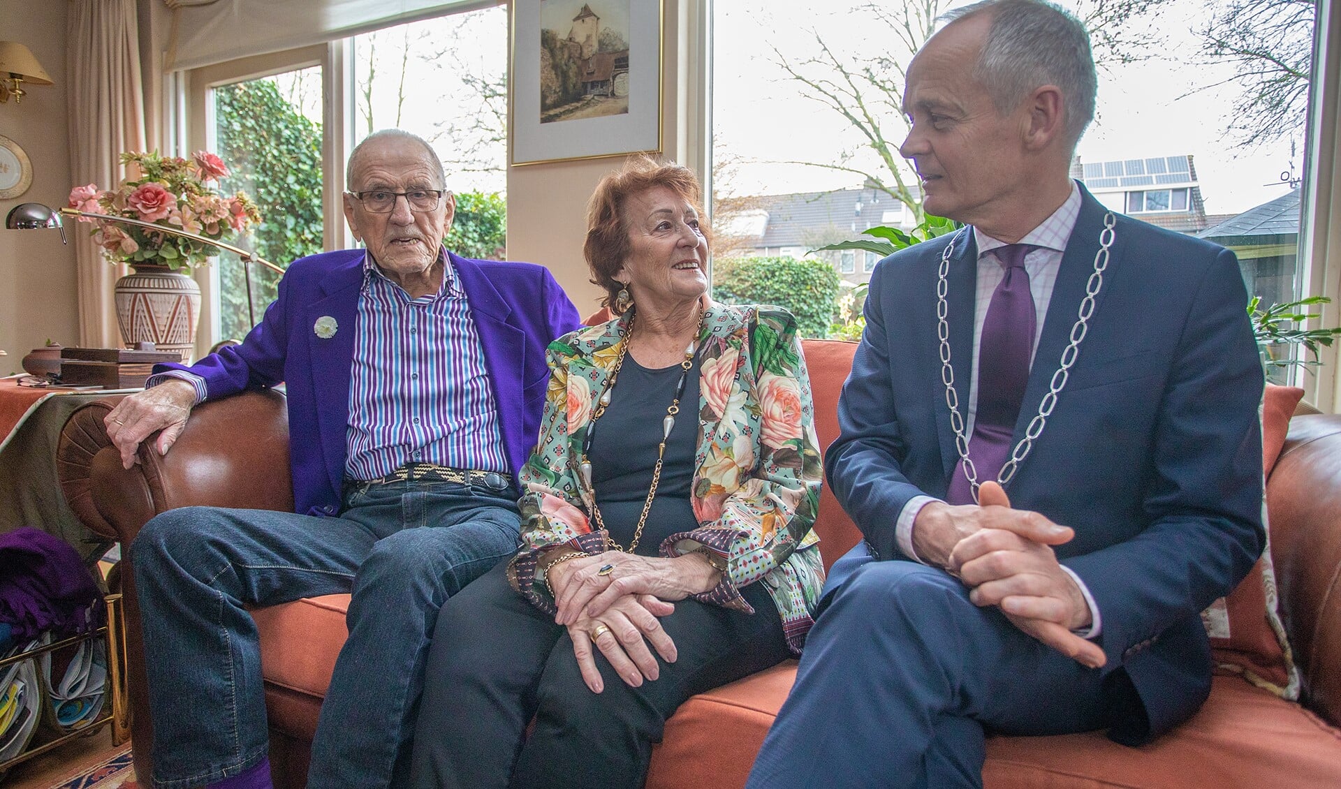 Steef en Ans de Boer met burgemeester Niek Meijer.