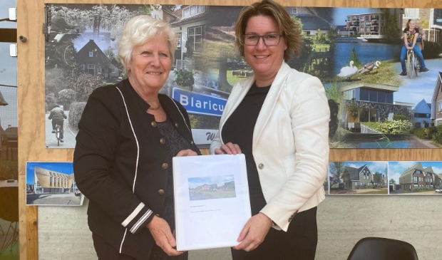 Tijdens de ondertekening van de grondovereenkomst.