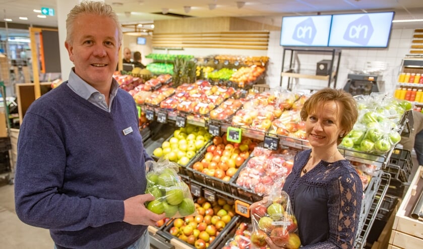 Gijs en Ingrid van Rijn zijn blij met de prachtige nieuwe Albert Heijn. 