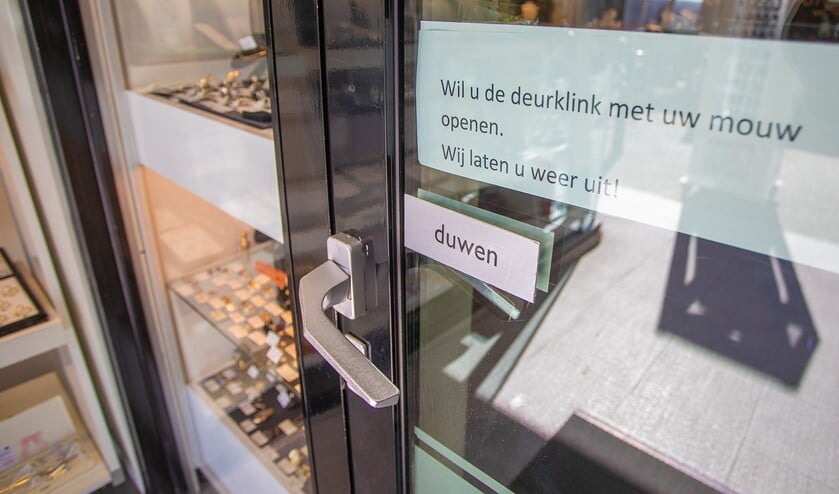 Ondernemers in het Hart van Huizen voldoen op allerlei verschillende manieren aan de regels van het kabinet om verspreiding van het coronavirus te voorkomen.