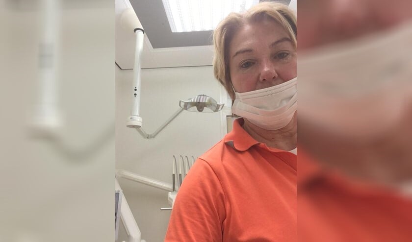 Désirée Niekus in de tandartspraktijk.