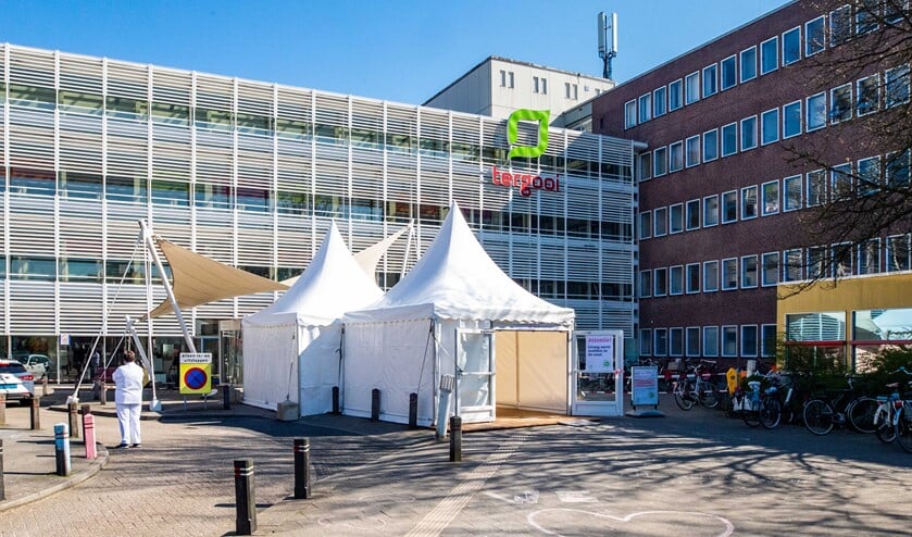 Triagetenten bij Tergooi.