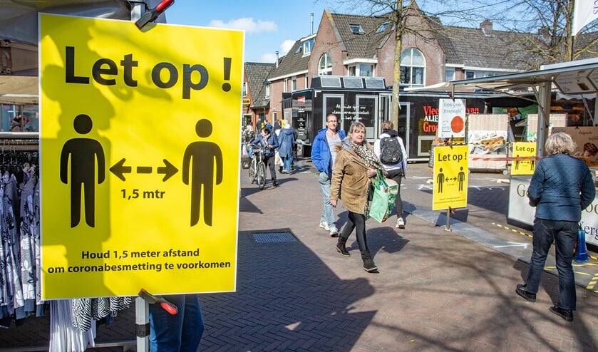De markt wordt nog meer uiteen getrokken, zodat er meer ruimte is om afstand te houden.